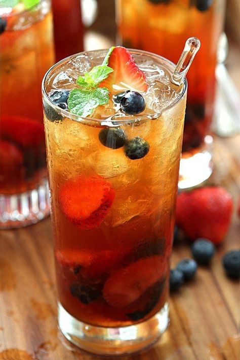 Berry Iced Tea, Tea With Honey, Mint Syrup, Iced Tea Recipes, Very Berry, Smoothie Drinks, Non Alcoholic Drinks, Sweet Tea, Tea Recipes