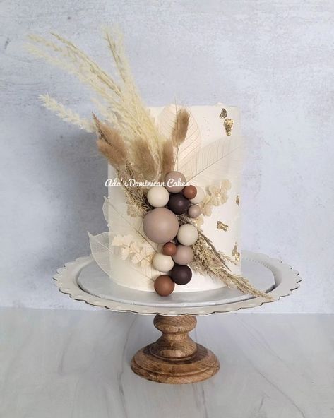 Bohemian cake ♥️ . . . . . . . . .#bohemiancake .#bohocakestyle .#cakeboho .#simplecakedesigns .#suspirodominicano .#bizcochodominicano🎂🇩🇴 Bohemian Cake, Boho Cake, Simple Cake Designs, Cake