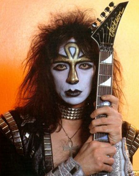 Vinnie Vincent-The Ankh Warrior Kissing Poses, Kiss Costume, Vinnie Vincent, Kiss Members, Eric Carr, Peter Criss, Kiss Army, Ace Frehley, Paul Stanley