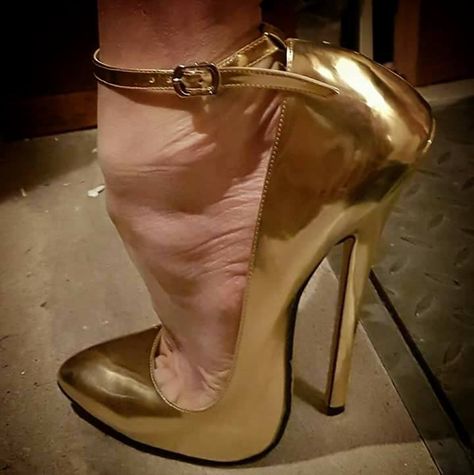 Gold High Heel Sandals, Very High Heels, Extreme High Heels, Gold High Heels, Beautiful High Heels, Hot Heels, Killer Heels, Super High Heels, Spike Heels