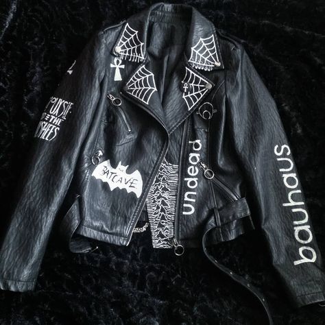 The result of painting my jacket. The paint is already cracking after like 3 times of wearing it:( but yeah still pleased with the result.… Diy Leather Jacket, Diy Goth Clothes, Deathrock Fashion, Goth Jacket, Punk Leather Jacket, Goth Fits, Painted Leather Jacket, Goth Outfit Ideas, Goth Subculture