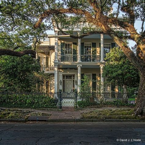 The Brevard-Rice House, 1239 First Street, Garden District, New Orleans. Built In 1857 For Albert Hamilton Brevard, This Greek Revival Home Was Owned By Author Anne Rice From 1989 - 2004. It Is The Setting For Her Novel, The Witching Hour New Orleans Aesthetic House, Greek Revival Home Exterior, New Orleans House Exterior, New Orleans Aesthetic, New Orleans Witch, Garden District New Orleans, New Orleans Style Homes, New Orleans Apartment, New Orleans Garden District