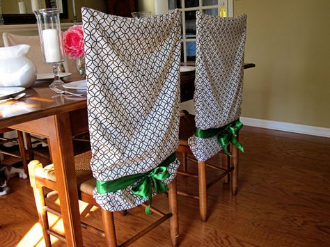 No-sew pillowcase chair covers http://www.momtastic.com/home-and-living/home/168139-no-sew-pillow-case-chair-covers Diy Chair Covers, No Sew Pillow Covers, Kitchen Chair Covers, Chair Back Covers, Christmas Chair Covers, Dining Room Curtains, Christmas Chair, Diy Dining, Sewing Pillows