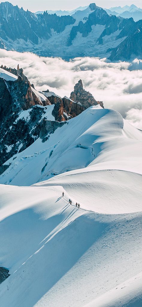 La vue est à tomber  #montagne #chamonix #randonnee #randonneur #ski #sommet #neige #horspiste #alpinisme #escalade Huawei Wallpapers, Xiaomi Wallpapers, Winter Schnee, Gifts For Boyfriend, The Perfect Christmas, Christmas Gifts For Boyfriend, Mountain Paintings, Photography Wallpaper, Quick Guide