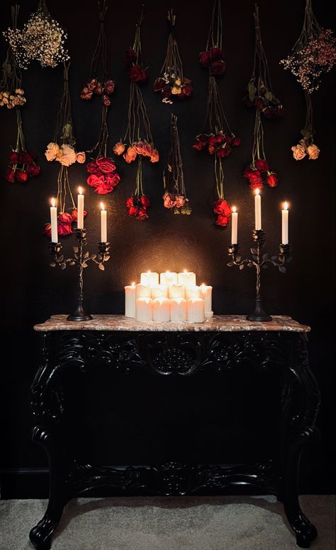 Black wall, flower wall. Target rose candelabra. Victorian marble table Coastal Wall Decor Ideas, Modern Wall Art Ideas, Goth Living Room, Casa Rock, Urban Wall Decor, Gothic Decor Bedroom, Goth Bedroom, Gothic Wall Decor, Gothic Room