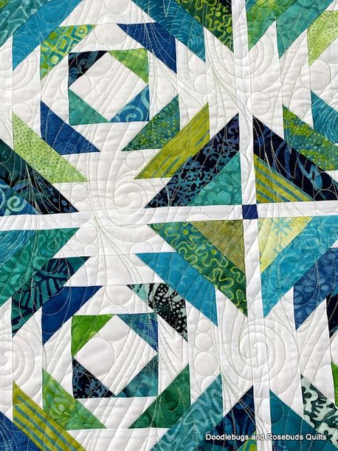 Doodlebugs and Rosebuds Quilts: Pineapple Quilt is Finished! Pineapple Block Quilts Ideas, Disappearing Four Patch Quilt, Disappearing Four Patch, Pineapple Quilt Pattern, Pineapple Quilt Block, Pineapple Quilts, 4 Patch Quilt, Baby Maker, Pineapple Quilt