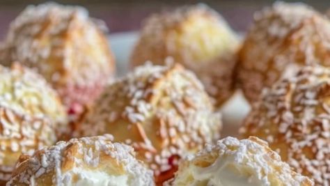 Irresistible Pastry Balls Filled with Cream and Berries Berry Pastry, Cream Cheese Spinach, Berry Cookies, Butter Pastry, Cream Cheese Ball, Pastries Recipes Dessert, Low Carb Biscuit, Fruit Pastries, Pastries Recipes