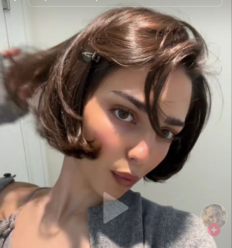 Clean Girl Short Hair, Light Brown Short Hair, Short Hair Korean, Short Light Brown Hair, Short Balayage, Medium Blonde Hair, Style Transformation, Face Face, Short Brown Hair