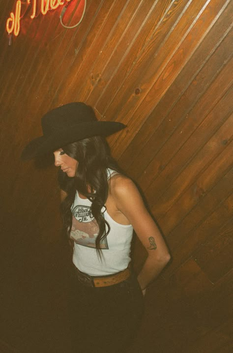 Cowgirl Biker Style, Grunge Western Aesthetic, Hippie Cowgirl Aesthetic, Saloon Photoshoot, Goth Cowgirl Aesthetic, Dark Cowgirl Aesthetic, Yallternative Aesthetic, Dark Western Aesthetic, Dark Cowgirl