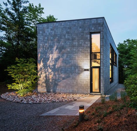 Chelsea Hill House  by Kariouk Associates Cinder Block House, Concrete Block House, A Modern House, Concrete Houses, Concrete Home, Narrow House, Concrete House, Loft House, Hill House