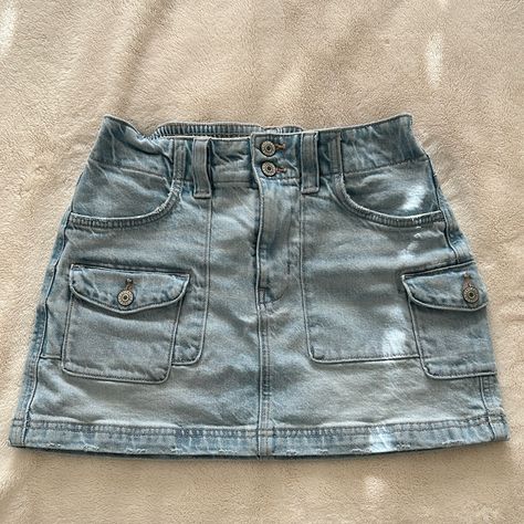 ~Size: 2 ~Color:Light Wash ~Stretchy And Comfortable ~Brand New, Worn Once Skirts Cargo, Y2k Denim Skirt, Thrifted Outfits, Princess Ball Gowns, Cute Preppy Outfits, Street Outfit, Cute Everyday Outfits, Really Cute Outfits, Denim Mini