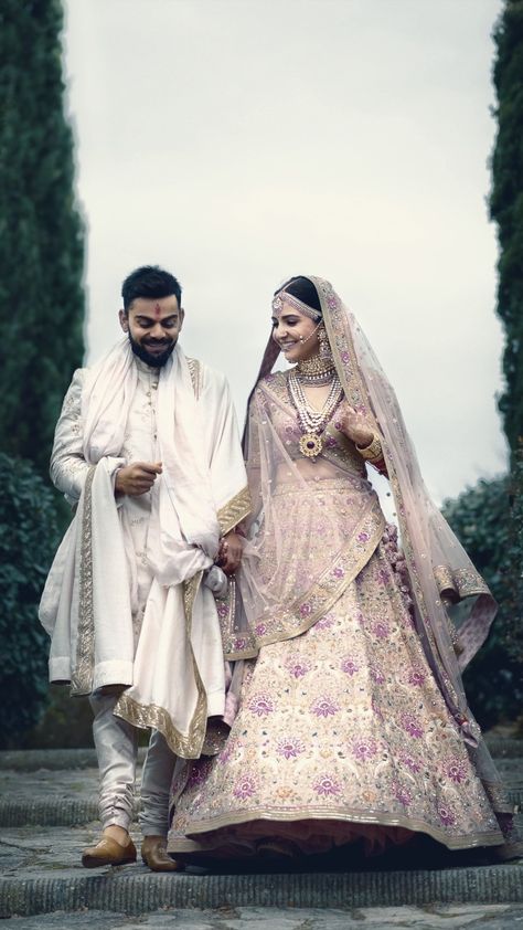 Virat Anushka Wedding Pics, Anushka Wallpapers, Bliss Movie, Virat Anushka, Anushka Pics, Virat Kohli And Anushka, Famous Indian Actors, Virat And Anushka, Bride Photos Poses