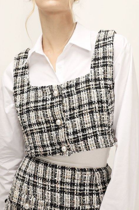 #suittrend #suitdress #suitdesign #work #workoutfitswomen Tweed Top Outfit, Tweed Cropped Jacket, Tweed Crop Top, Fashion Dream Job, Tweed Top, Tweed Skirt, Women's Jackets, African Design Dresses, Fashion Design Clothes