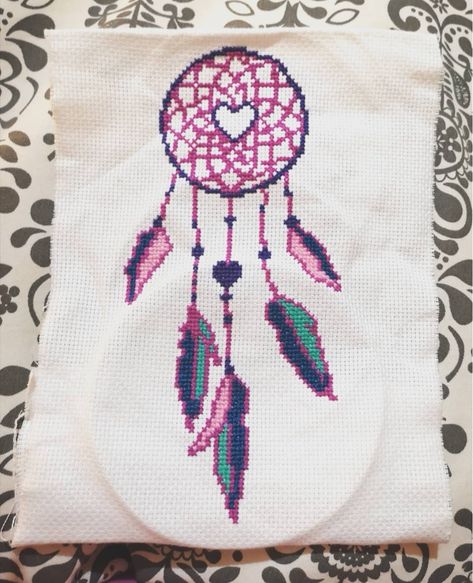 Dream catcher cross stitch Dream Catcher Cross Stitch, Easy Cross Stitch, Easy Cross, Simple Cross Stitch, Plastic Canvas, Perler Beads, Dream Catcher, Dog Cat, Cross Stitch