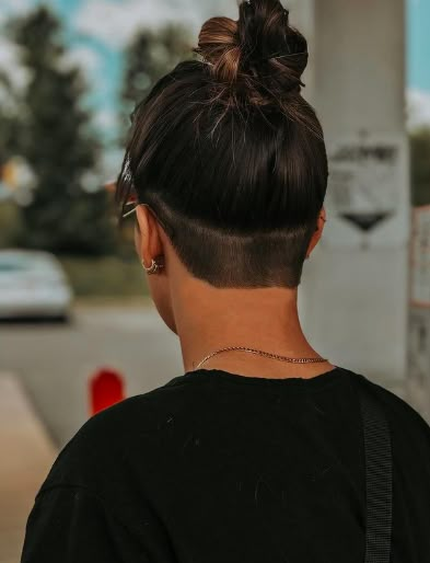 Undercut Designs: Shaved Nape. A subtle buzzed-nape undercut. Click through for 45 undercut design ideas. #undercutdesigns #undercuts #hairideas #haircutideas IG: @brenn_xx Tomboy Undercut Long Hair, Buzzed Back Hair Undercut, Shaved Hair Underneath, Shaved Undercut Hairstyles, Shaved Head Women Undercut, Subtle Side Shave, Female Undercut Long Hair Design, Undercut Shapes, Lower Undercut