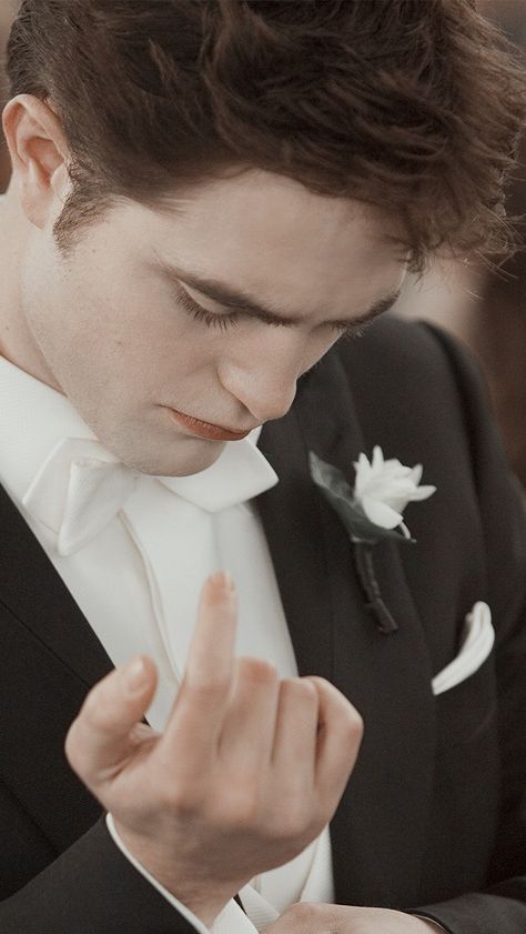 Edward Cullen Wallpaper, Edward Cullen Robert Pattinson, Twilight Wedding, Robert Pattinson Twilight, Bella Cullen, Robert P, Robert Douglas, Twilight Edward, Twilight Photos