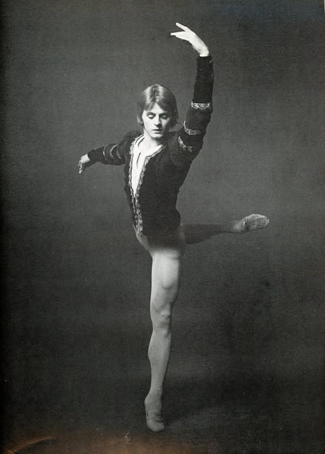 Baryshnikov Mikhail Baryshnikov, Rudolf Nureyev, Ballet Boys, Vintage Ballet, Ballet Academy, Male Ballet Dancers, Ballet Inspiration, American Ballet Theatre, Russian Ballet