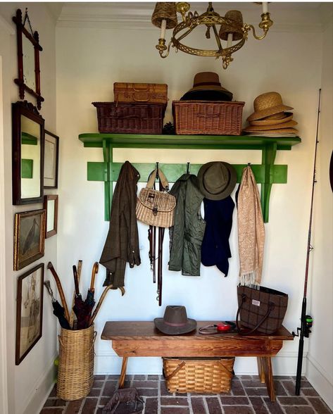 Mudroom Wood Bench, Coat Cubby Entryway, Hat And Glove Storage, Peg Hooks, Mudroom Entryway, Mud Room Storage, Organizing Ideas, Wood Bench, Dream House Plans