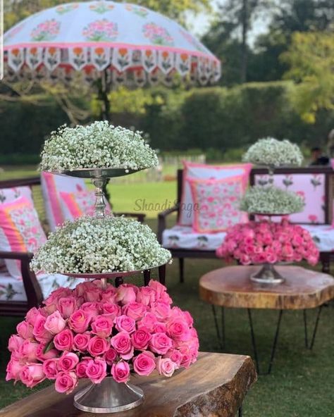 25 Ideas of Including Pink Colour Decor in Your Wedding - #SSGoesColourful | WeddingBazaar Floral Aisle, Vasansi Jaipur, Royalty Style, Colour Decor, Jaipur City, Hanging Tassels, Amer Fort, Desi Wedding Decor, Mehndi Decor