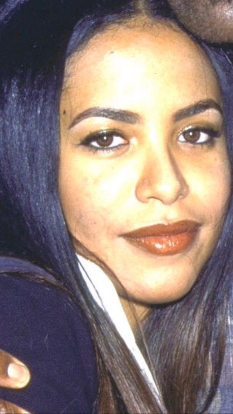 Aaliyah Eyebrows, Aaliyah Pictures, Queen Of The Damned, Aaliyah Style, Aaliyah Haughton, Black Nail Polish, Favorite Authors, Aaliyah, Her Music