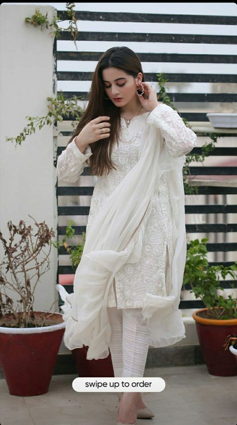 Pakistani Casual Dresses, Beautiful Kurti, Minal Khan, Combination Dresses, Shadi Dresses, Pakistani Formal Dresses, Hania Amir, Casual Frocks, Gaun Fashion