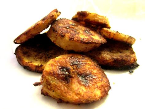 oven roasted plantains Roasted Plantains, Plantain Recipes, Gluten Free Sides, Plant Based Dinner, Veggie Side Dishes, I Was A Child, Dessert Bread, All About Food, Veggie Sides