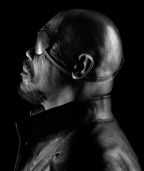 Check out this great set of unused brooding character portraits for The Avengers taken by award-winning photographer Marco Grob. Nick Fury Aesthetic, Fury Aesthetic, Pictures Black And White, Film Marvel, Marvel Aesthetic, Jackie Brown, Coat Collar, Marvel Wall, Avengers Characters