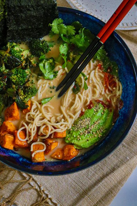 The Best Vegan Tahini-Sriracha Ramen Tahini Ramen, Sriracha Ramen, Vegan Japanese Food, Gluten Free Ramen, Homemade Vegetable Broth, Vegan Japanese, Ramen Dishes, Cooking Vegetables, Vegan Noodles