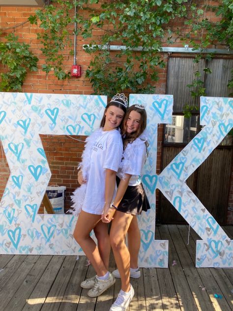 Tiffany Bid Day Theme, Zeta Tau Alpha Bid Day Themes, Tiffany And Co Sorority Theme, Tiffany And Co Bid Day, Tiffany And Co Bid Day Theme, Mamma Mia Bid Day Theme, Greek Letters Painted, Sisterhood Round, Sorority Themes