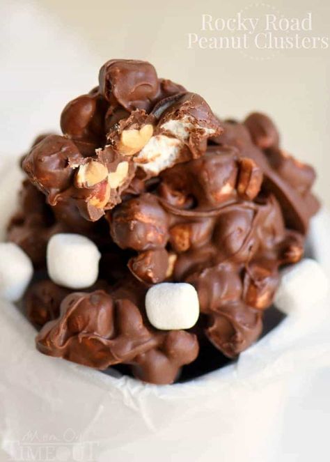 Rocky Road Recipe, Mom On Timeout, Peanut Clusters, Easy Candy Recipes, Christmas Candy Recipes, Homemade Candies, Rocky Road, Christmas Cooking, Holiday Desserts