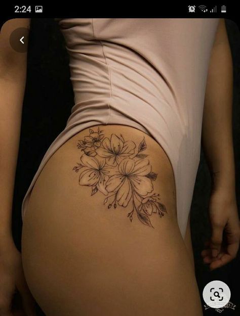 Discreet Tattoos For Women, Tato Joker, Tattoo Placements, Hip Thigh Tattoos, Hip Tattoos Women, Inspiration Tattoos, Tattoos Women, Thigh Tattoos Women, Discreet Tattoos