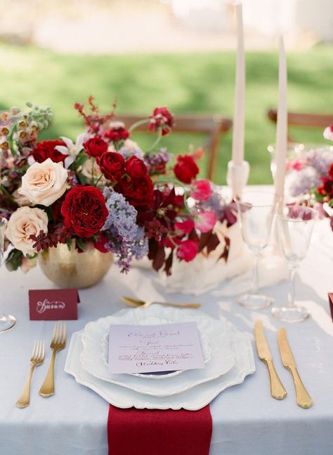 Burgundy and Lilac: An Unexpected Wedding Floral Combination | Wedding Sparrow fine art wedding blog Modern Table Centerpieces, Ruby Wedding Anniversary, 40th Wedding Anniversary, Lilac Wedding, Fall Wedding Centerpieces, Ruby Wedding, Flower Centerpieces Wedding, Fall Wedding Colors, Tulle Gown