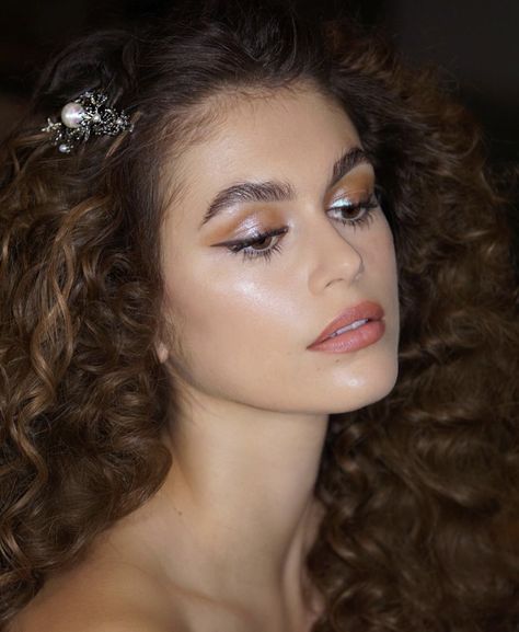 Twitter Kaia Gerber Met Gala, Met Gala Makeup, Gala Makeup, Kaia Jordan Gerber, Ysl Beauty, Kaia Gerber, Hello Gorgeous, Wedding Beauty, Beautiful Makeup