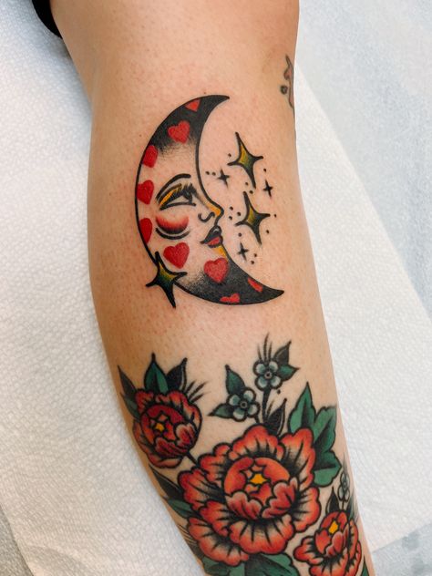 Womens American Traditional Sleeve, Traditional Stars Tattoo, Moon Tattoo Trad, Vintage Tattoo Style, Knee Tattoos Women Traditional, Colorful American Traditional Tattoo, Women’s Traditional Tattoo, Pretty Traditional Tattoo, American Traditional Tattoos Moon