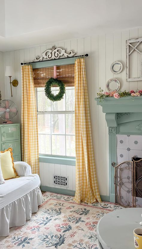 Colorful Old House Interior, Old House Interior, House Furniture Design, Beach House Interior, Cute Home Decor, Room Inspiration Bedroom, Pretty House, Apartment Room, Cottage Chic