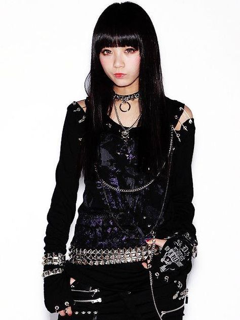 Visual Kei Outfits, Goshikku Gyaru, Rokku Gyaru, Gyaru Style, Gal Fashion, Kei Visual, Goth Rock, Gyaru Fashion, Japanese Street