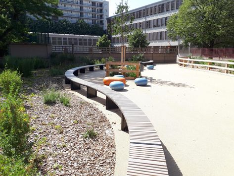 Cour de école Edouard-Herriot Urban Playground, Pocket Park, Sensory Garden, Urban Furniture, Outdoor Classroom, Urban Planning, Oasis, Graffiti, Garage