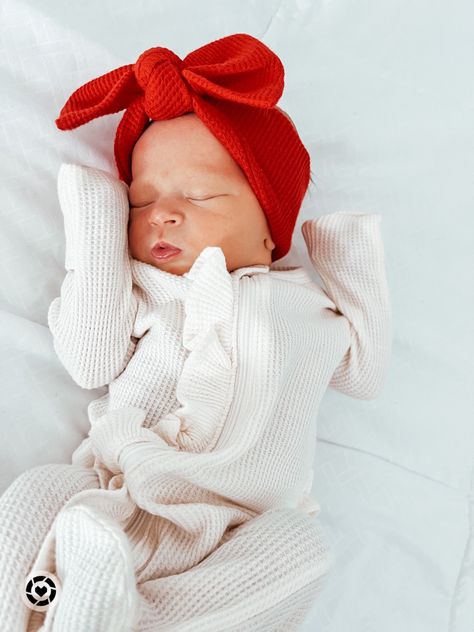 Newborn Valentines Outfit, Newborn Girl Christmas Outfit, Christmas Newborn Outfit, Baby Holiday Outfits, Newborn Holiday Outfits, Red Baby Clothes, Valentines Baby Announcement, Red Christmas Outfit