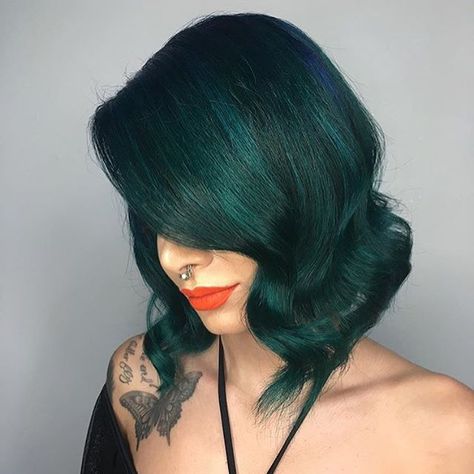 @elissawolfe from @axishair is the artist... Pulp Riot is the paint. Hair Goals Color, Emerald Green Hair, Emerald Hair, Dark Green Hair, Green Hair Dye, Pulp Riot Hair Color, Sarah Richardson, Pulp Riot Hair, Teal Hair