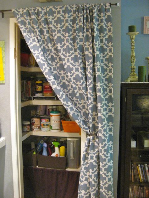 closet curtain Pantry Curtain, Curtains For Closet Doors, Ideas Armario, Door Alternatives, Kitchen Pantry Doors, Diy Closet Doors, Cocina Shabby Chic, Closet Diy, Closet Curtains