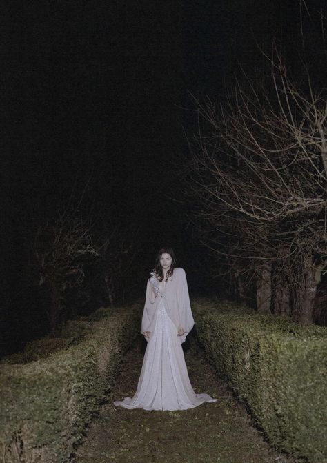 Haunted Wedding, Southern Gothic Aesthetic, How To Remember, White Goth, Southern Gothic, Gothic Aesthetic, Gothic Horror, Gothic Wedding, Under The Influence