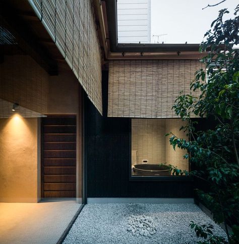 Machiya East of Kinkakuji Temple House / design it - Interior Photography, Facade Kyoto Machiya, Japanese Courtyard Garden, Japanese Courtyard, Machiya House, Temple House, Courtyard Gardens, Renovation Architecture, Modern Floor Plans, Japan Architecture