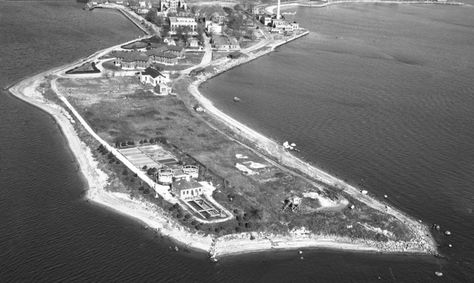 New York City's Island of the Dead Hart Island, Island Photos, Abandoned Photography, Thesis Ideas, City Island, Cemetery Art, Historical Images, Our Story, Island Life