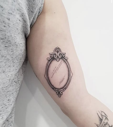 Mirror Chest Tattoo, Old School Mirror Tattoo, Compact Mirror Tattoo, Old Frame Tattoo, Tattoo Frame Design Vintage, Mirror Tattoo Simple, Looking In The Mirror Tattoo, Man In The Mirror Tattoo, Small Mirror Tattoo