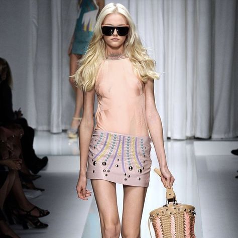 Vlada Roslyakova Vlada Roslyakova, Versace Runway, Versace Spring, Model Inspo, Model Aesthetic, Model Life, Vogue Paris, Runway Fashion, Fashion Models