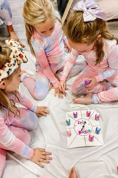 Girls Spa Party Ideas Kids, Barbie Birthday Party Games, Pajama Party Kids, Nail Polish For Kids, Girls Pamper Party, Kids Pamper Party, Spa Sleepover Party, Pjs Party, Kids Spa Party