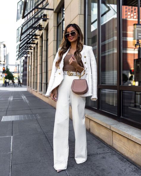 30 The Best Street Style Fashion Ideas Of The Year White Tweed Blazer Outfit, White Trousers Outfit, Tweed Blazer Outfit, Gucci Belt Outfit, Dress Code For Women, White Blazer Outfits, Mia Mia Mine, Smart Casual Dress Code, Dress Code Casual