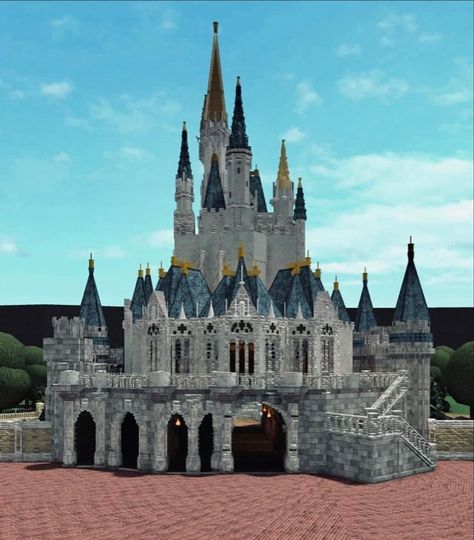 Cottage Animal Crossing, Daniel Perkins, Medieval Castle Layout, Big Beautiful Houses, Bloxburg Beach House, Castle Layout, Winter House Exterior, Disney World Castle, Castle House Design