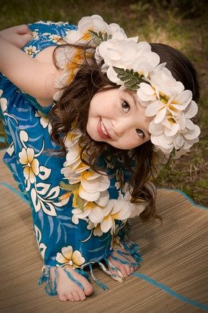 Flowers In Her Hair, Hula Girl, Jolie Photo, People Of The World, 인물 사진, Tahiti, People Around The World, Beautiful World, Her Hair