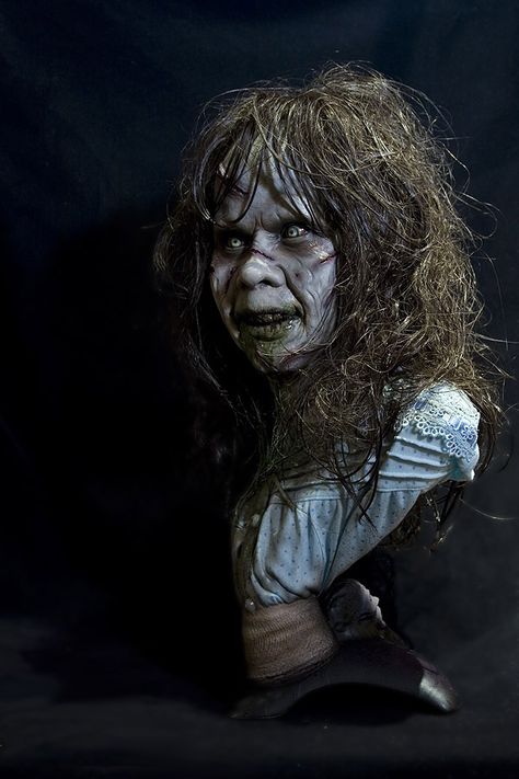 An excellent full bust of Linda Blair from The Exorcist - My favorite horror film of all time Exorcist Costume, Exorcist Movie, The Exorcist 1973, Christ Tattoo, Linda Blair, Tattoo Leg, Great Works Of Art, Model Art, Classic Monsters